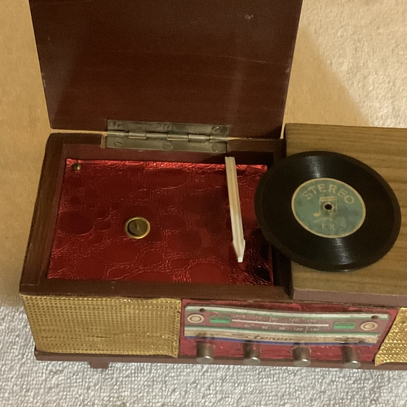 Beautiful OLD ANTIQUE 1960’s Record Player Music & Jewelry Box. - Picture 9 of 10